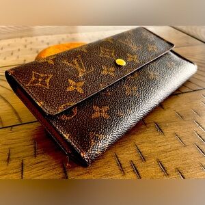 Louis Vuitton
Monogram Vintage Trifold Wallet